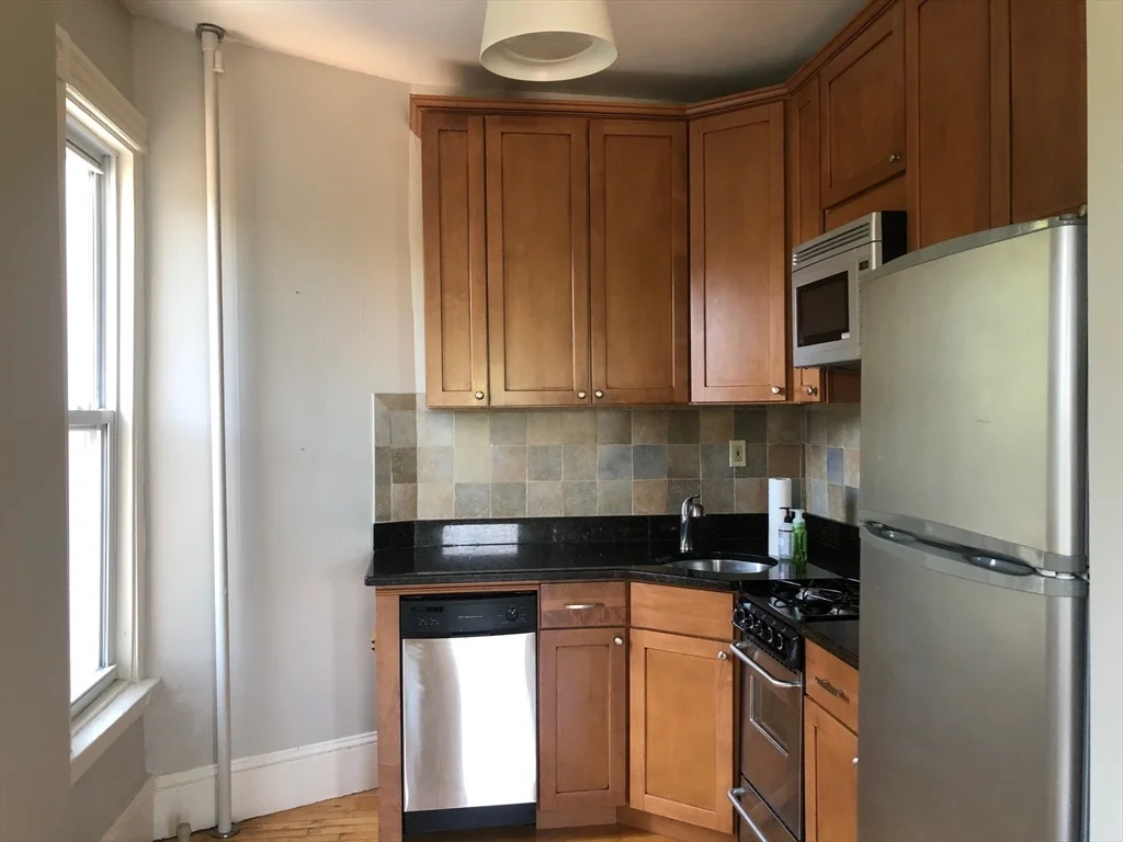 2 bed, 1 bath apartment for rent at 128 Magazine St Unit 14, Cambridgeport — photo 5 of 10