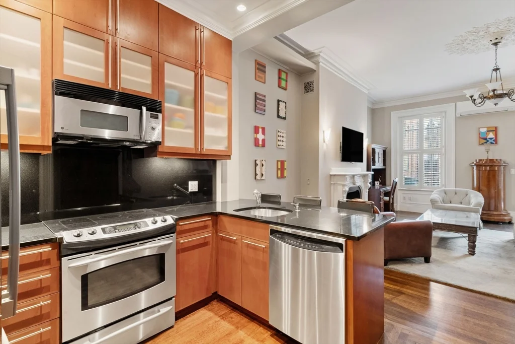 1 bed, 1 bath apartment for rent at 128 Marlborough St Unit 2, Back Bay — photo 8 of 23