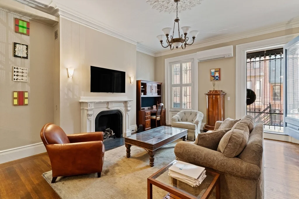1 bed, 1 bath apartment for rent at 128 Marlborough St Unit 2, Back Bay — photo 2 of 23