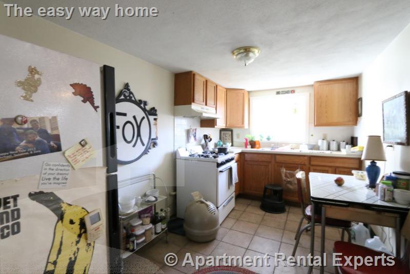 1 bed, 1 bath apartment for rent at 128 Pine St Unit 2 (Rear), Central Square — photo 6 of 8