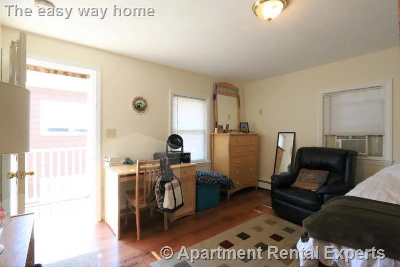 Studio bed, 1 bath apartment for rent at 128 Pine St Unit 3, Central Square — photo 5 of 12