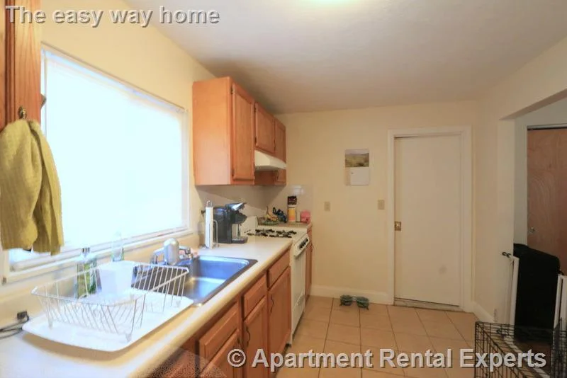 Studio bed, 1 bath apartment for rent at 128 Pine St Unit 3, Central Square — photo 2 of 12
