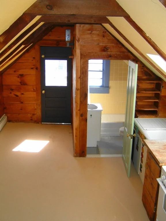2 bed, 1 bath apartment for rent at 128 Pleasant St Unit 2, Marblehead — photo 2 of 13