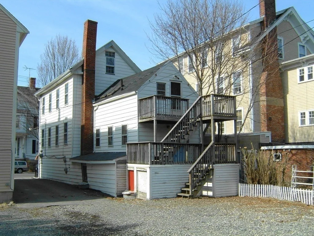 2 bed, 1 bath apartment for rent at 128 Pleasant St Unit 2, Marblehead — photo 12 of 13