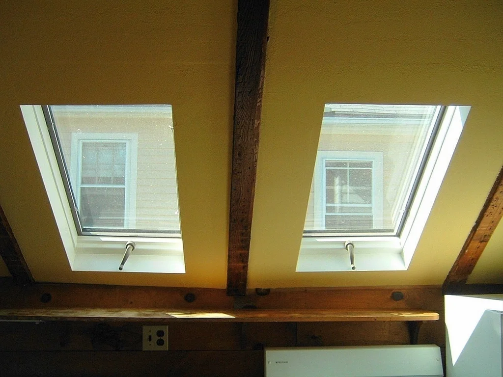 2 bed, 1 bath apartment for rent at 128 Pleasant St Unit 2, Marblehead — photo 3 of 13