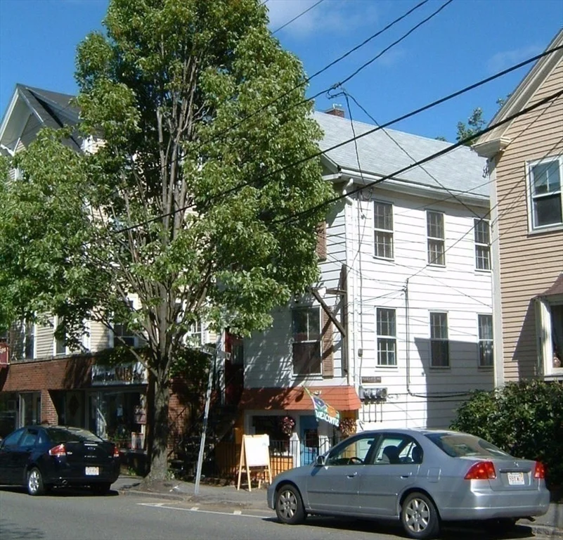 2 bed, 1 bath apartment for rent at 128 Pleasant St Unit 2, Marblehead — photo 11 of 13