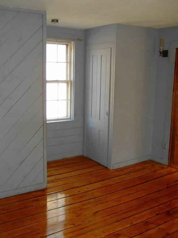 2 bed, 1 bath apartment for rent at 128 Pleasant St Unit 2, Marblehead — photo 5 of 13