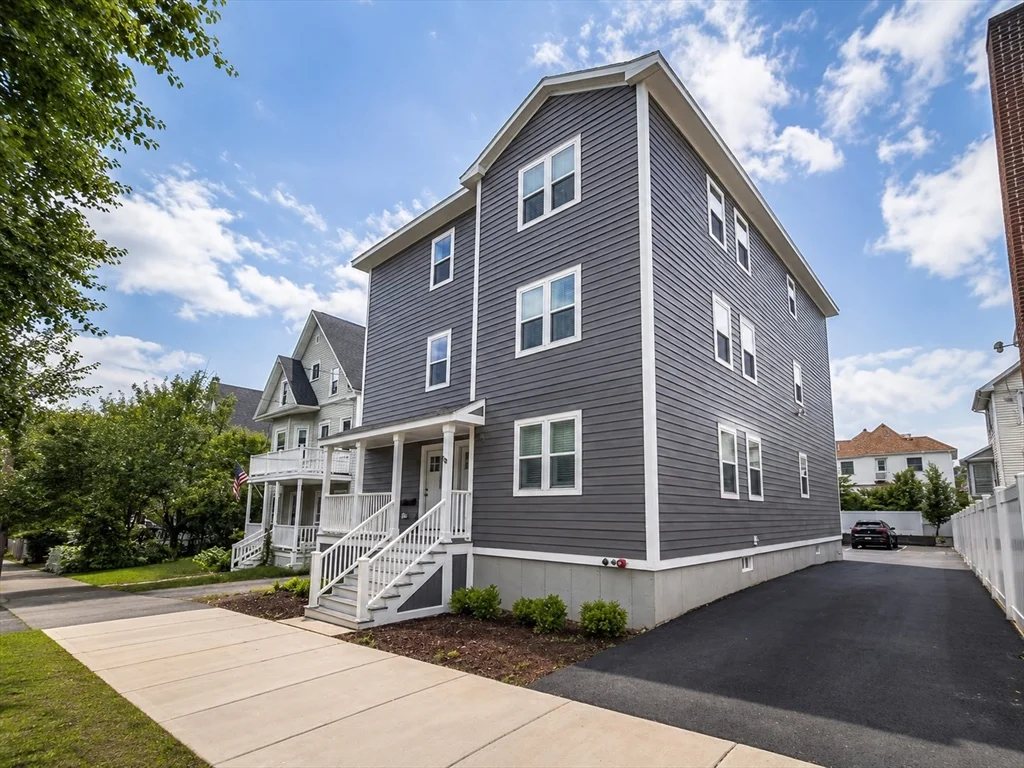 3 bed, 2 bath apartment for rent at 128 Waverly St Unit 1, Everett — photo 1 of 16
