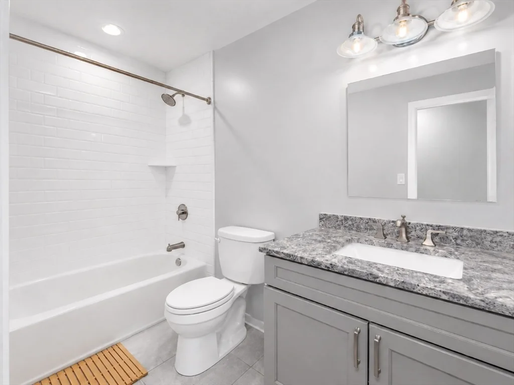 3 bed, 2 bath apartment for rent at 128 Waverly St Unit 1, Everett — photo 5 of 16