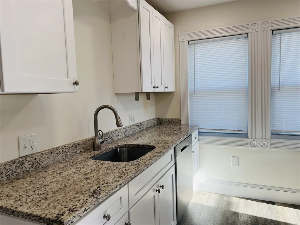 2 bed, 1 bath apartment for rent at 128 Woodruff Ave Unit 2, Wellington — photo 2 of 15