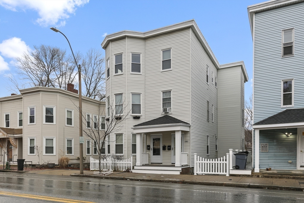 3 bed, 1 bath apartment for rent at 1283 Massachusetts Ave Unit 3, Arlington Heights — photo 3 of 16