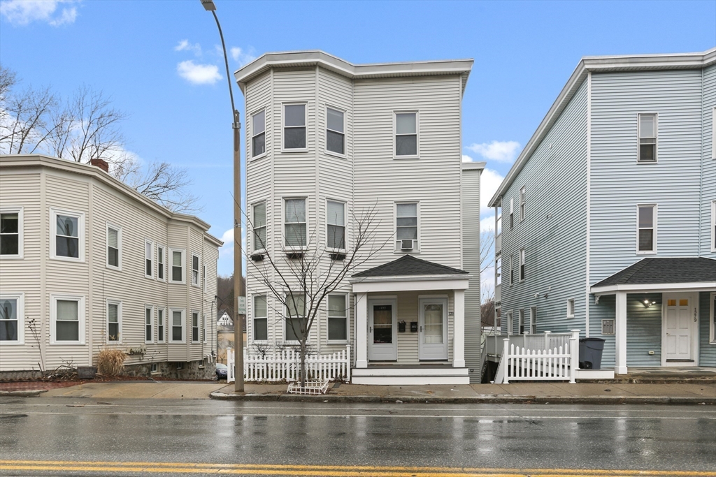 3 bed, 1 bath apartment for rent at 1283 Massachusetts Ave Unit 3, Arlington Heights — photo 2 of 16