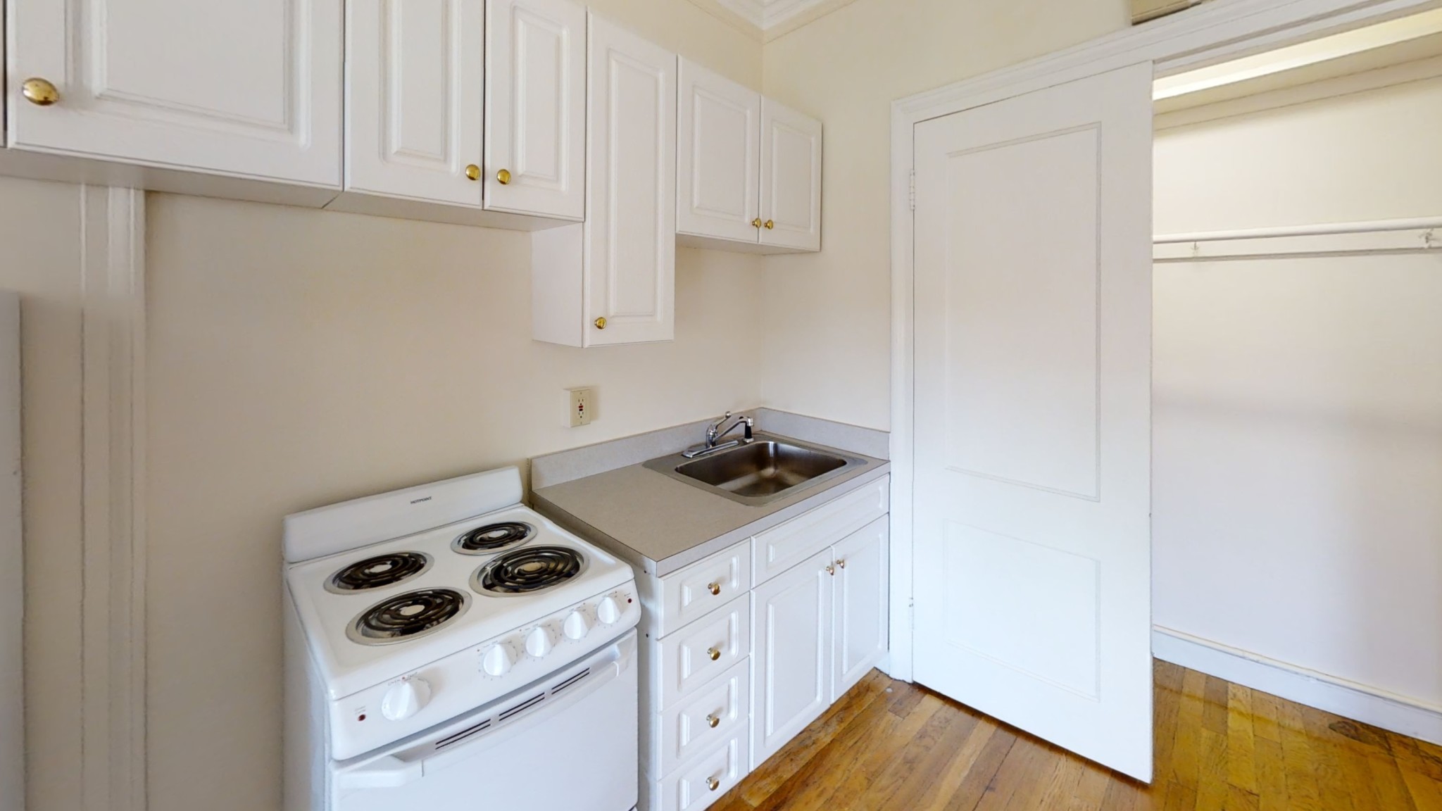 Studio bed, 1 bath apartment for rent at 1284 Beacon St Unit 603, Coolidge Corner — photo 3 of 14