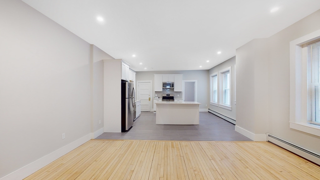4 bed, 2 bath apartment for rent at 1284 Commonwealth Ave Unit 1, Allston — photo 3 of 19