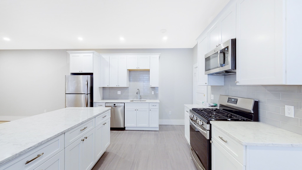 4 bed, 2 bath apartment for rent at 1284 Commonwealth Ave Unit 1, Allston — photo 2 of 19