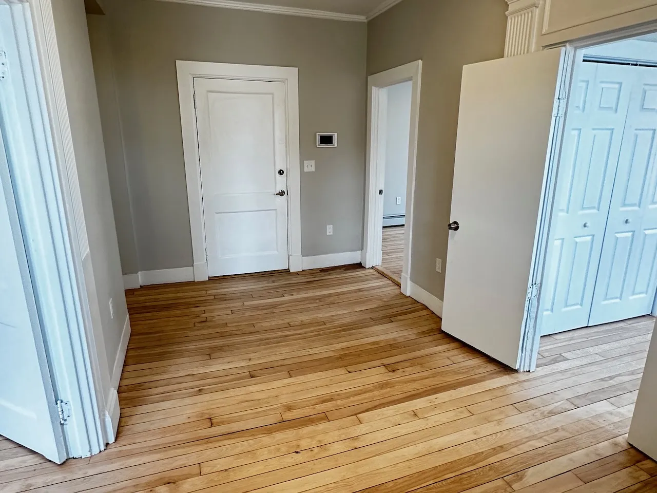 5 bed, 2 bath apartment for rent at 1284 Commonwealth Ave Unit 5, Allston — photo 3 of 29