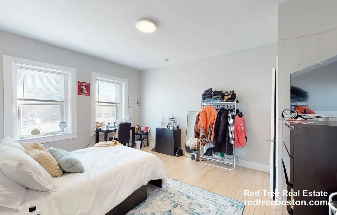 5 bed, 1.5 bath apartment for rent at 1284 Commonwealth Ave Unit 7, Allston — photo 9 of 15