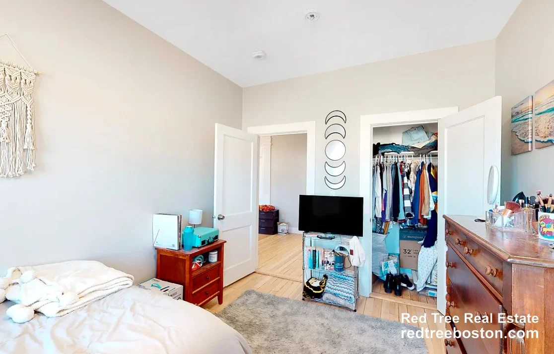5 bed, 1.5 bath apartment for rent at 1284 Commonwealth Ave Unit 7, Allston — photo 11 of 15