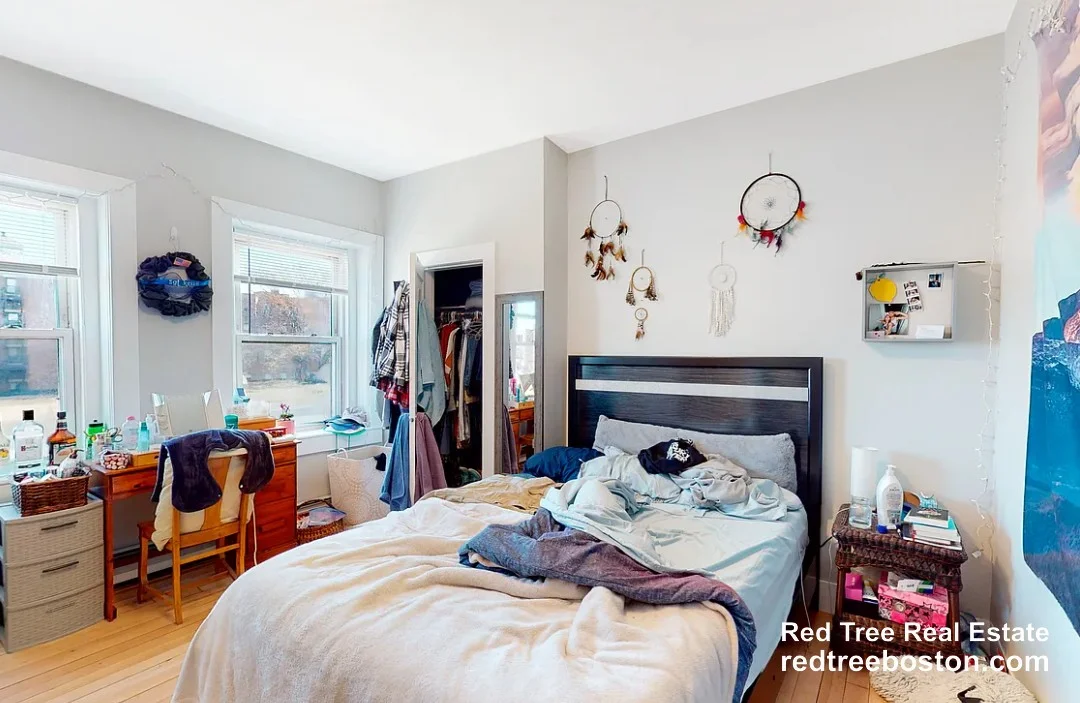 5 bed, 1.5 bath apartment for rent at 1284 Commonwealth Ave Unit 7, Allston — photo 6 of 15
