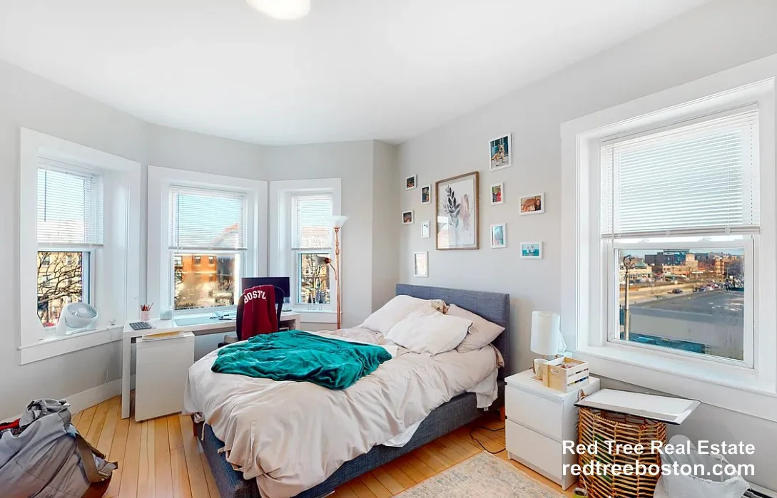 5 bed, 1.5 bath apartment for rent at 1284 Commonwealth Ave Unit 7, Allston — photo 10 of 15