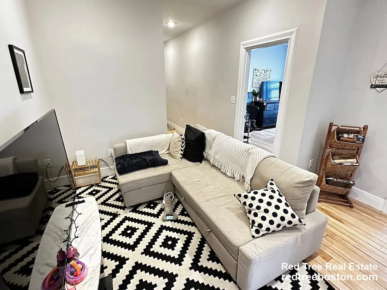 5 bed, 1.5 bath apartment for rent at 1284 Commonwealth Ave Unit 7, Allston — photo 4 of 15
