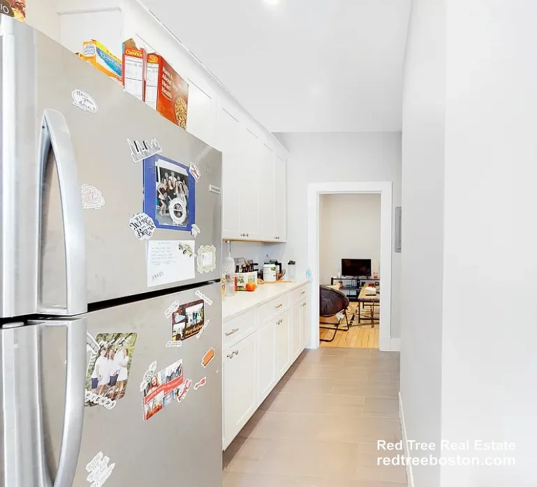 5 bed, 1.5 bath apartment for rent at 1284 Commonwealth Ave Unit 7, Allston — photo 3 of 15