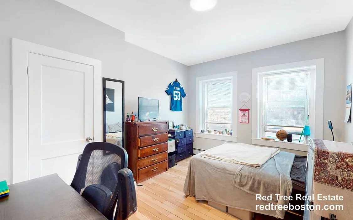 5 bed, 1.5 bath apartment for rent at 1284 Commonwealth Ave Unit 7, Allston — photo 13 of 15