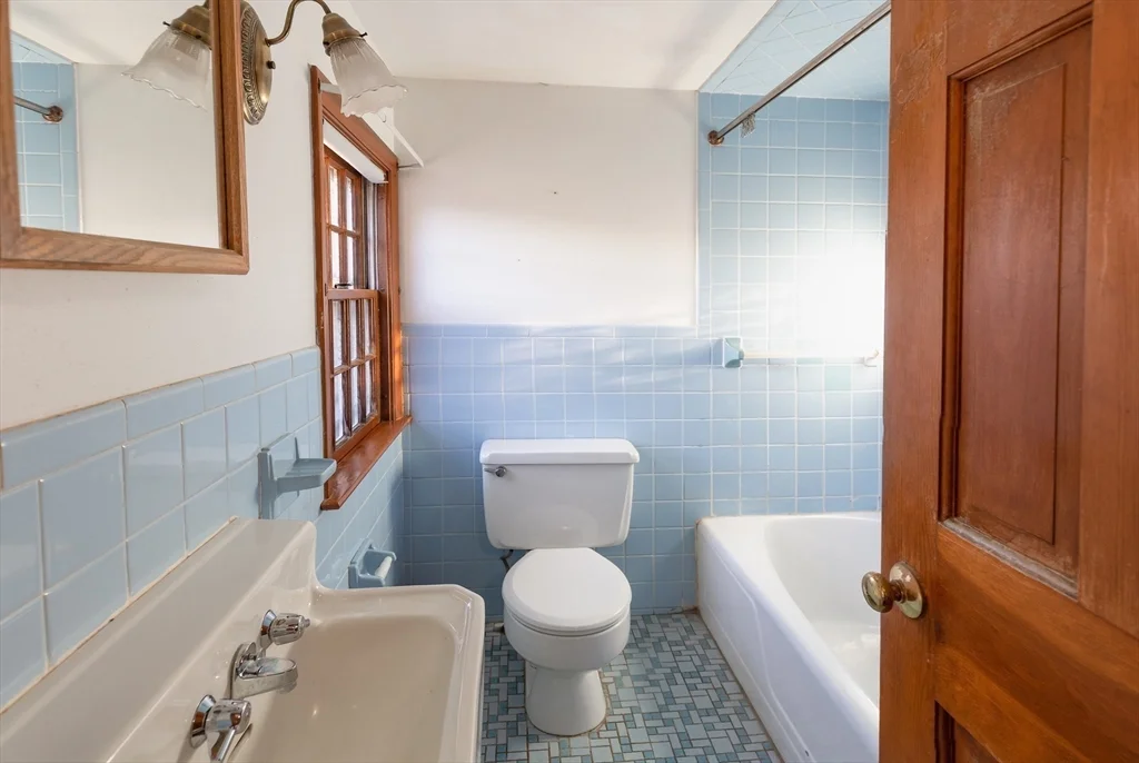 2 bed, 1 bath apartment for rent at 129-1/2 Summer St, Downtown — photo 10 of 16