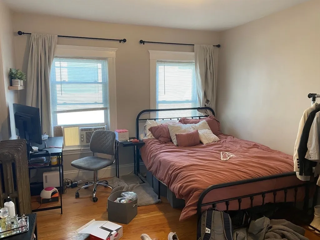 4 bed, 2 bath apartment for rent at 129 Brooks St Unit 2, Oak Square — photo 9 of 20