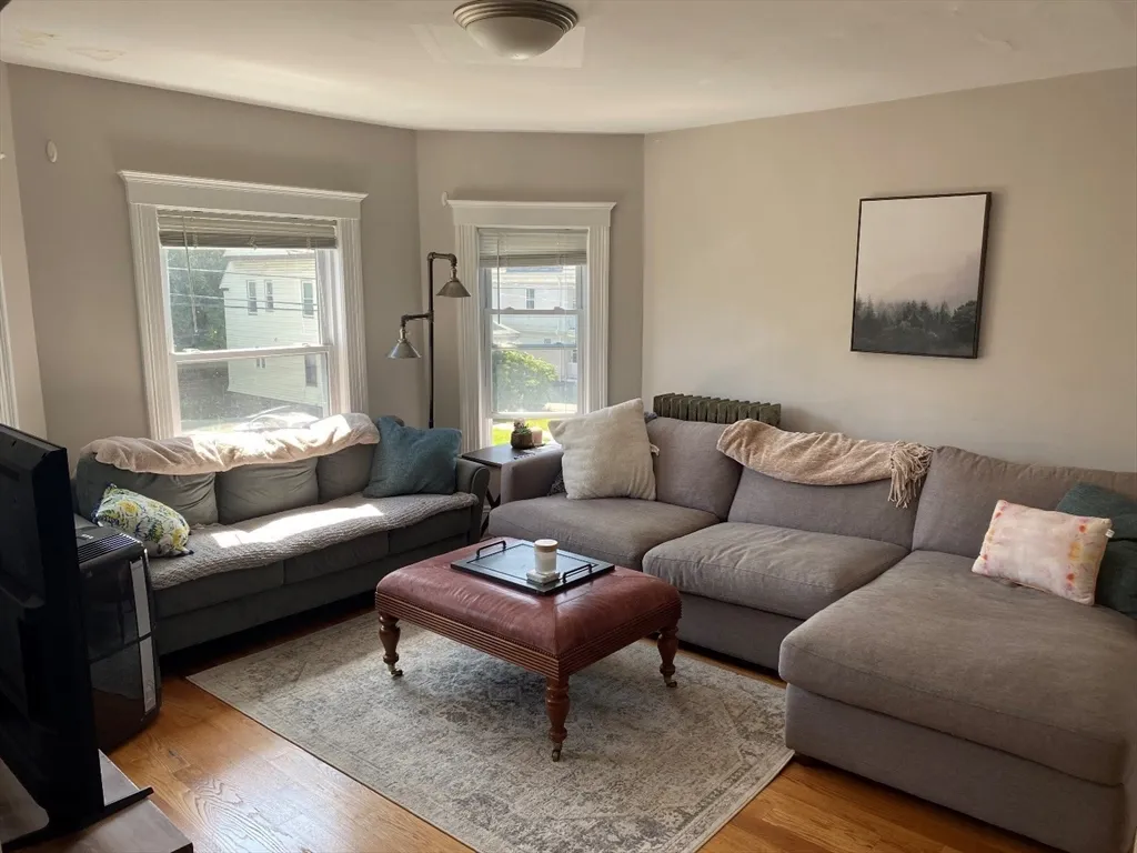 4 bed, 2 bath apartment for rent at 129 Brooks St Unit 2, Oak Square — photo 3 of 20