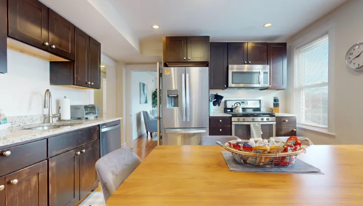 4 bed, 2 bath apartment for rent at 129 Bunker Hill St Unit 2, Charlestown — photo 4 of 5