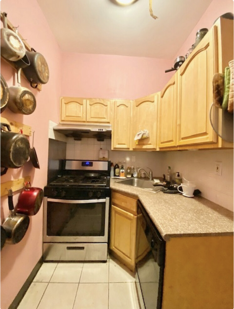 4 bed, 2 bath apartment for rent at 129 Cedar St Unit 1, Roxbury — photo 4 of 4