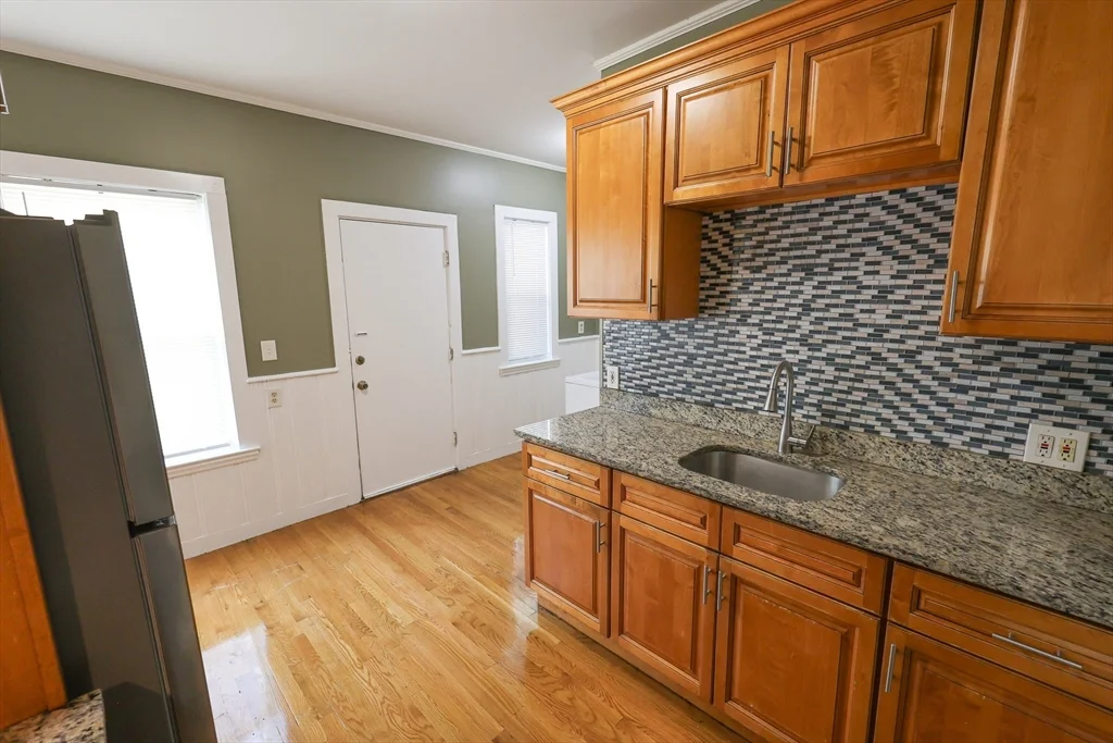 4 bed, 1 bath apartment for rent at 129 Draper St Unit 1, Dorchester — photo 2 of 26