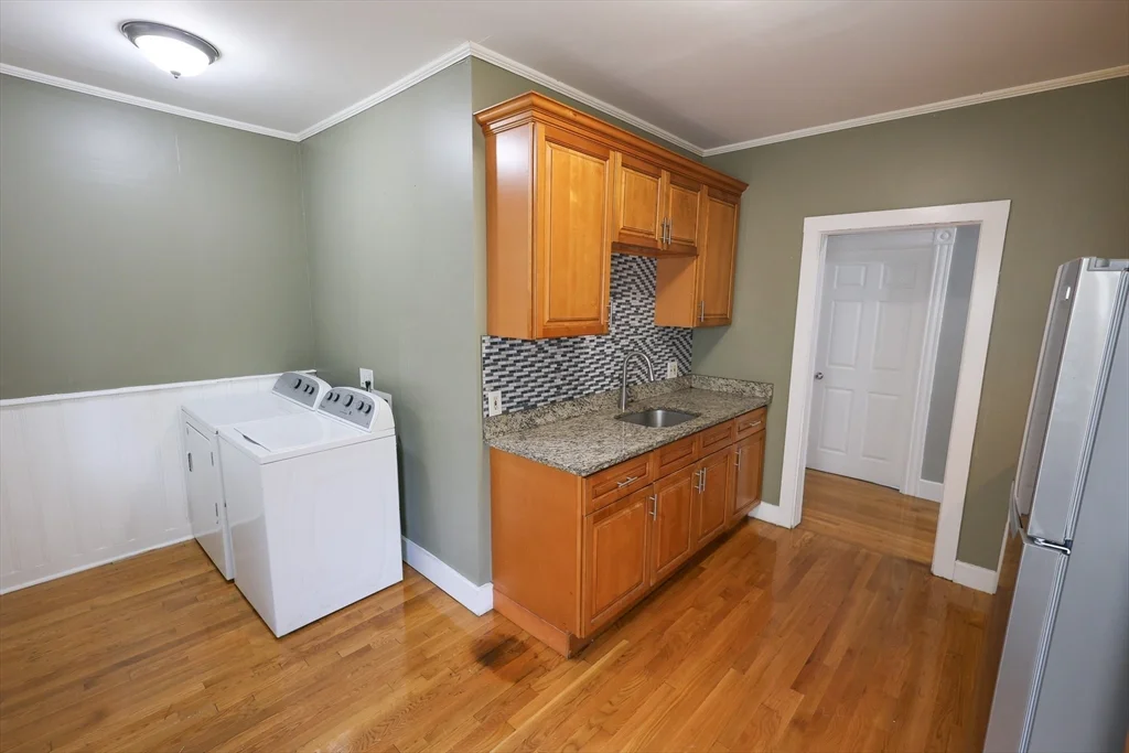 4 bed, 1 bath apartment for rent at 129 Draper St Unit 1, Dorchester — photo 5 of 26