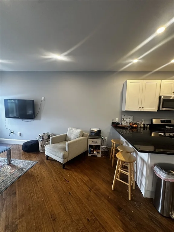 3 bed, 1 bath apartment for rent at 129 G St Unit 3, South Boston — photo 4 of 23