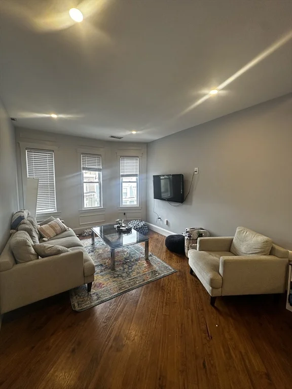 3 bed, 1 bath apartment for rent at 129 G St Unit 3, South Boston — photo 7 of 23