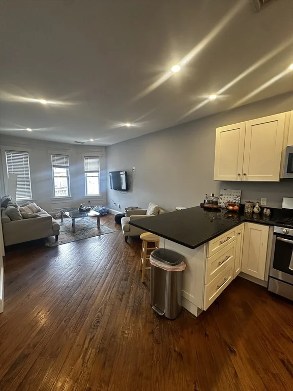 3 bed, 1 bath apartment for rent at 129 G St Unit 3, South Boston — photo 3 of 23