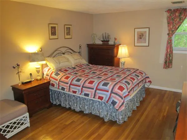 3 bed, 1.5 bath apartment for rent at 129 Gould St Unit 1, Needham Heights — photo 4 of 11