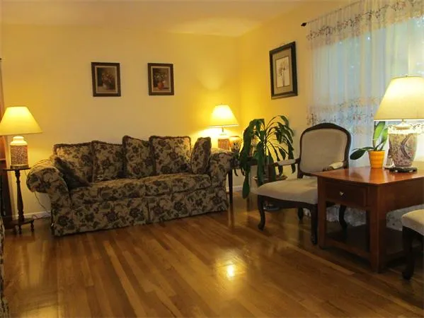 3 bed, 1.5 bath apartment for rent at 129 Gould St Unit 1, Needham Heights — photo 10 of 11