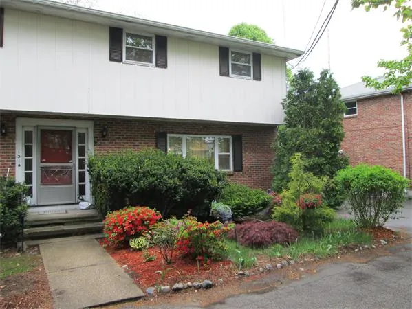 3 bed, 1.5 bath apartment for rent at 129 Gould St Unit 1, Needham Heights — photo 2 of 11