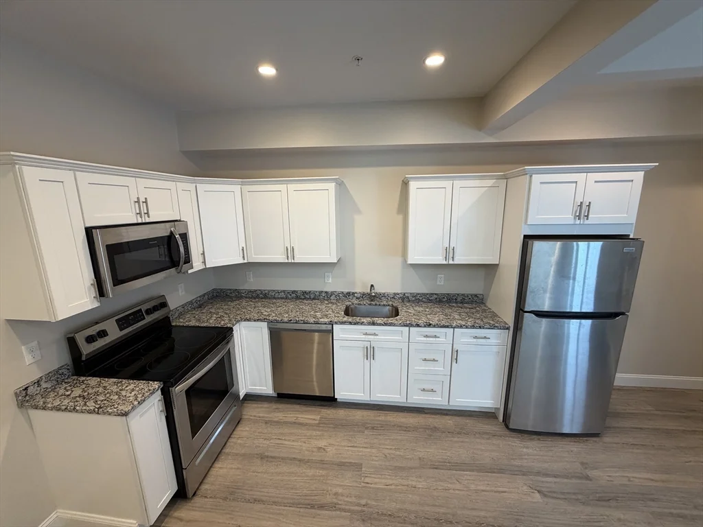 2 bed, 1 bath apartment for rent at 129 Kenoza Ave Unit 2, Haverhill — photo 2 of 35