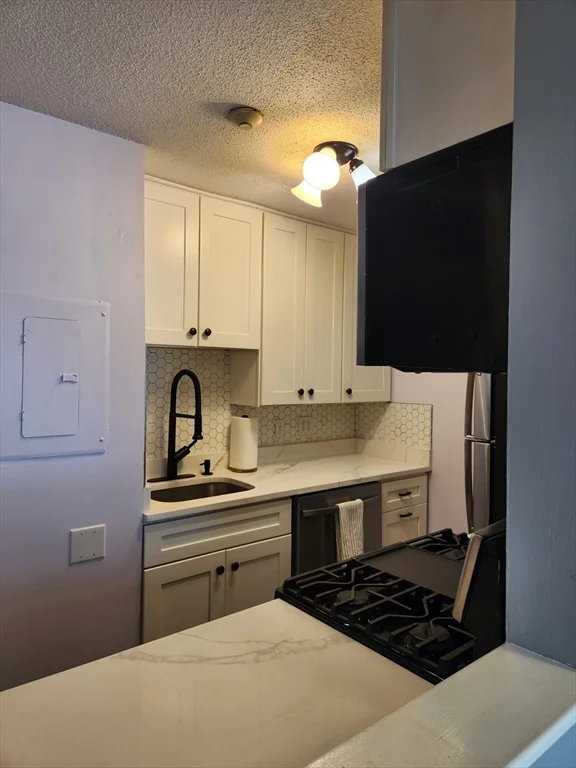 2 bed, 1 bath apartment for rent at 129 Lowell St Unit 4, Peabody — photo 8 of 37