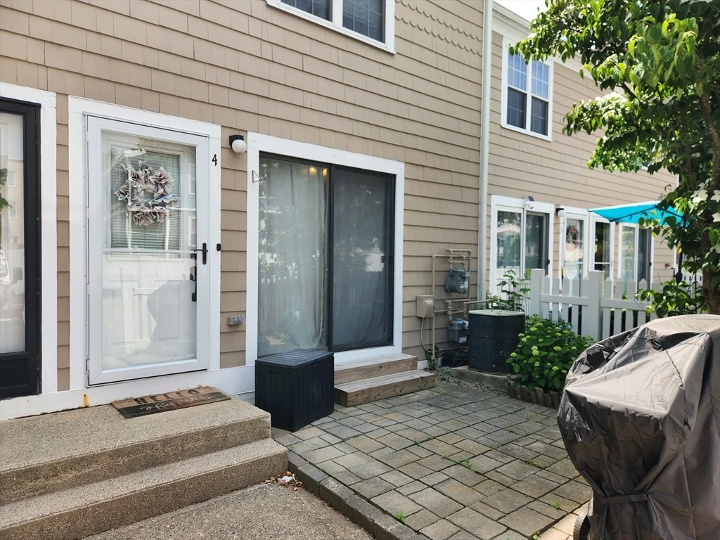 2 bed, 1 bath apartment for rent at 129 Lowell St Unit 4, Peabody — photo 34 of 37