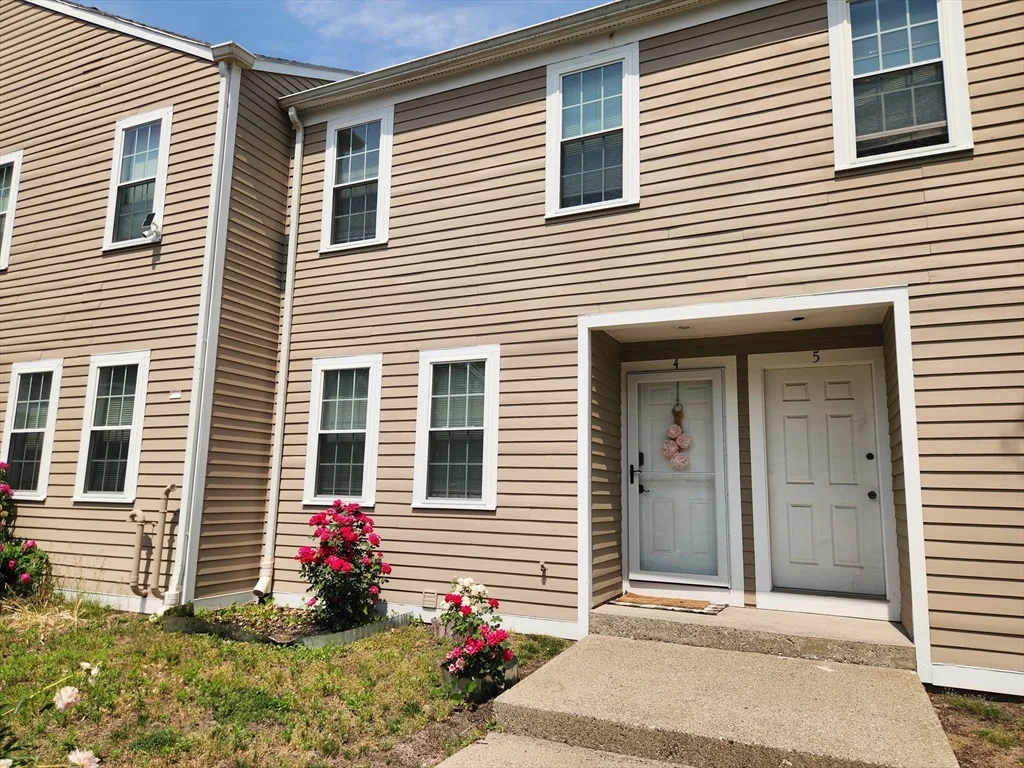 2 bed, 1 bath apartment for rent at 129 Lowell St Unit 4, Peabody — photo 2 of 37