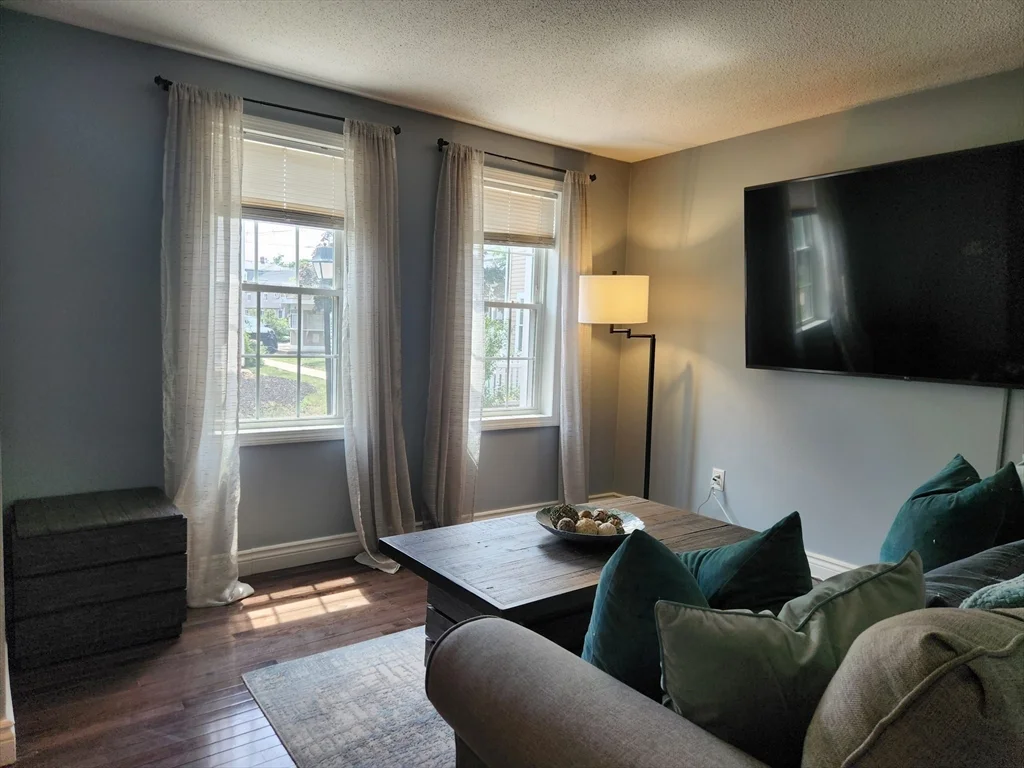 2 bed, 1 bath apartment for rent at 129 Lowell St Unit 4, Peabody — photo 4 of 37