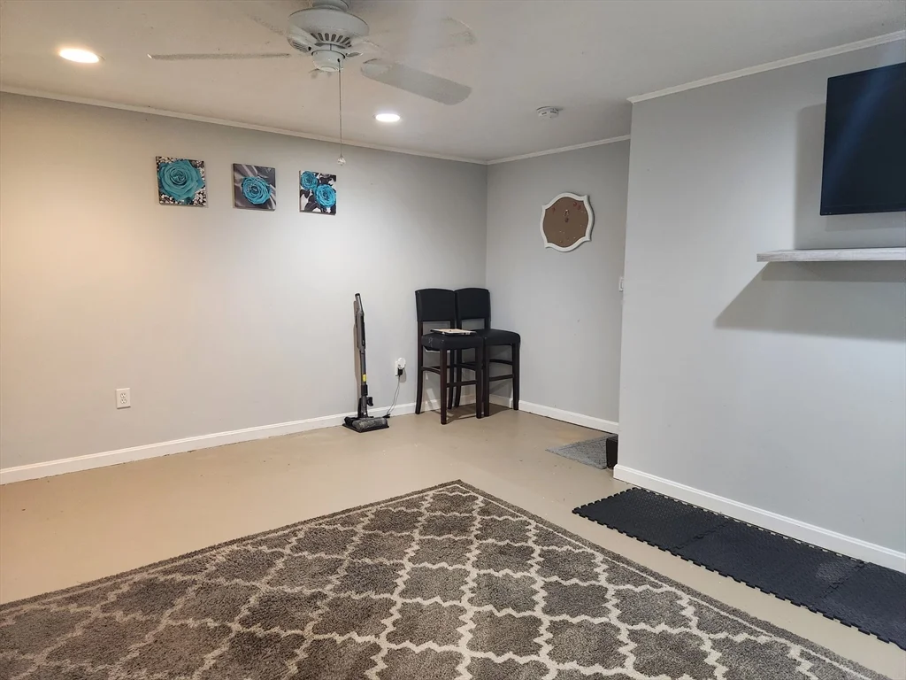 2 bed, 1 bath apartment for rent at 129 Lowell St Unit 4, Peabody — photo 32 of 37