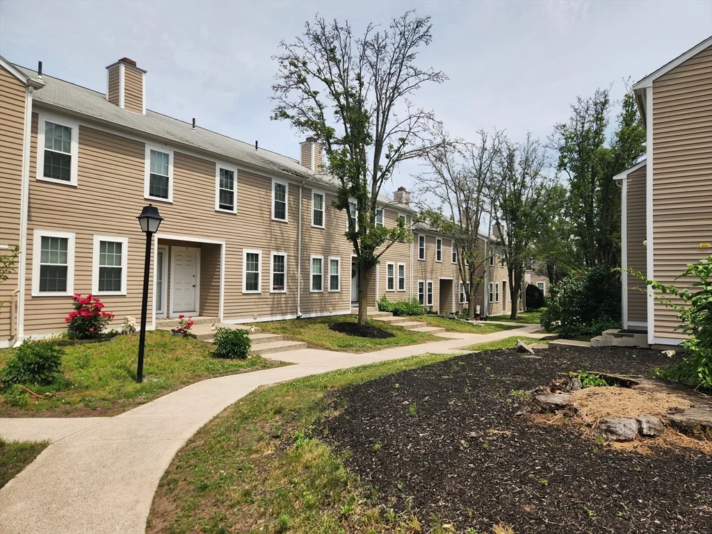 2 bed, 1 bath apartment for rent at 129 Lowell St Unit 4, Peabody — photo 1 of 37