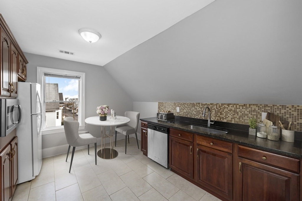 2 bed, 1 bath apartment for rent at 129 Lynnway Unit 3, Revere — photo 5 of 15