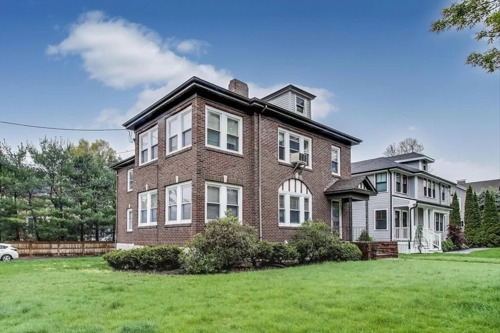 2 bed, 1 bath apartment for rent at 129 Oxford Unit 2, Newton Center — photo 2 of 19