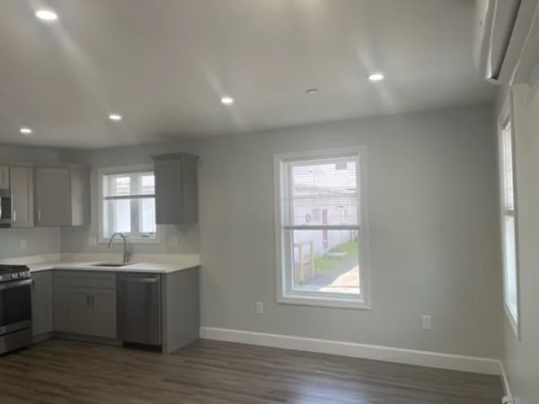 2 bed, 1 bath apartment for rent at 129 Pleasant St Unit 2, Columbian Square — photo 3 of 12